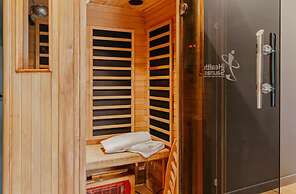 The Break Pool Spa Sauna Beach