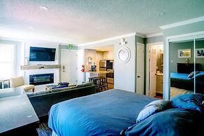Updated Blue Mountain studio North Creek