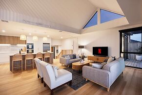 Azure Horizon Gas Heated Pool With Stunning View