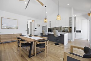 Saltwood Coastal Hamptons Luxe With Pool