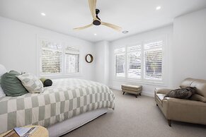 Saltwood Coastal Hamptons Luxe With Pool