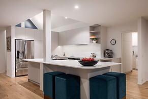 Martha s Peak Heated Pool Views