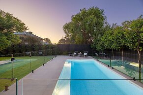 Midnight Sands Luxe Beachside Designer With Pool