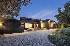 Midnight Sands Luxe Beachside Designer With Pool
