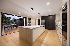 Midnight Sands Luxe Beachside Designer With Pool