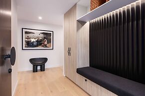 Midnight Sands Luxe Beachside Designer With Pool