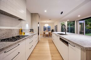 Midnight Sands Luxe Beachside Designer With Pool