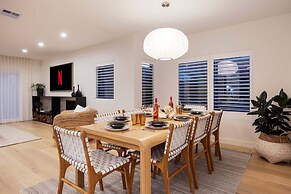 Midnight Sands Luxe Beachside Designer With Pool