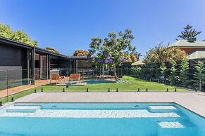 Midnight Sands Luxe Beachside Designer With Pool