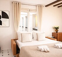 1597 Amelot