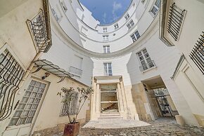 1597 Amelot