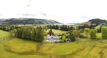 Spacious Argyll Farmhouse in an Idyllic Setting