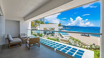3BR with Private Pool on the Ocean