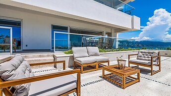 3BR with Private Pool on the Ocean