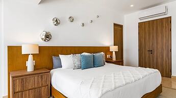 3BR with Private Pool on the Ocean