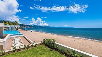3BR with Private Pool on the Ocean