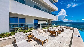 3BR with Private Pool on the Ocean
