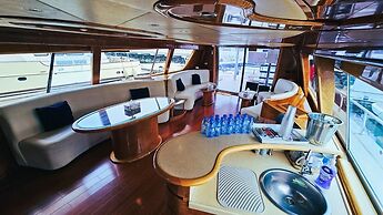 Riviera Leisure Yachts Dubai