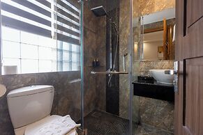 Sky Charm Hanoi Hotel and Spa