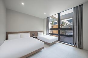 Giant Hotel