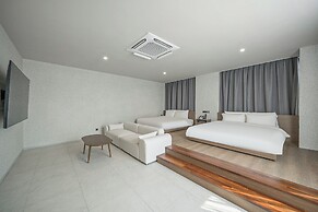 Giant Hotel