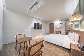 Giant Hotel