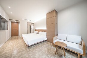 Giant Hotel
