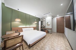Giant Hotel