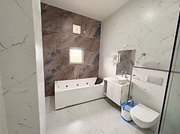 Hotel Q Green