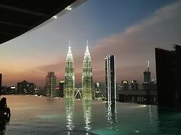 Eaton Residences KLCC SkyPool Sunset
