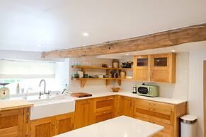 Beautiful 3Bd Thatched Stone Cottage Kettering