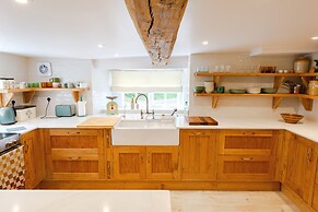 Beautiful 3Bd Thatched Stone Cottage Kettering