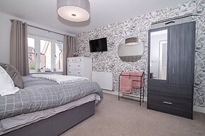 Elegant Ludlow Haven: 4Bed Ultimate Tranquility