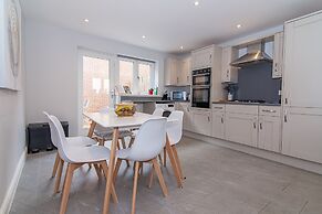 Elegant Ludlow Haven: 4Bed Ultimate Tranquility