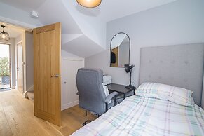 Elegant Ludlow Haven: 4Bed Ultimate Tranquility