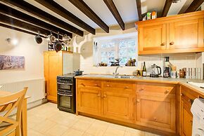 Charming Hilltop Cottage With Panoramic Views