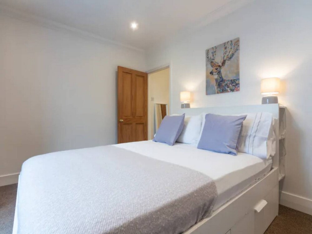 Charming Period Home Near Surbiton With Garden