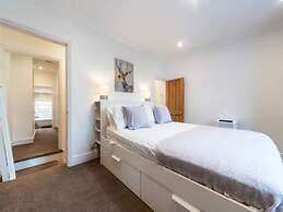Charming Period Home Near Surbiton With Garden