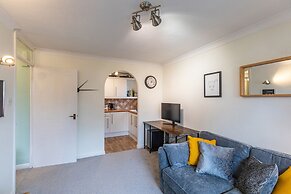 Chic Flat In Woolston: Nr Southampton City Centre