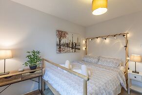 Chic Flat In Woolston: Nr Southampton City Centre