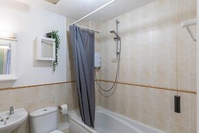 Chic Flat In Woolston: Nr Southampton City Centre