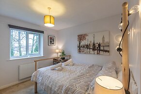 Chic Flat In Woolston: Nr Southampton City Centre
