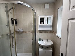 Robin’S Hollow: 2Bd Home Near Wrexham Afc