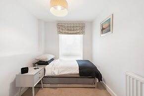 Modern 3Br Flat Quick Links To Ldn & Heathrow