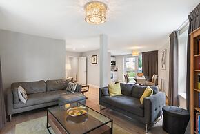 Modern 3Br Flat Quick Links To Ldn & Heathrow