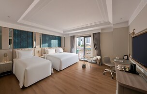 La Siesta Premium Lakeside