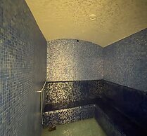 Keyrock Living - 1BR with Lake View