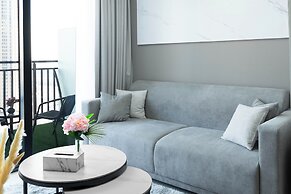 Keyrock Living - 1BR with Lake View