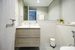 KeyRock Living - Lakeview Luxury