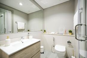 KeyRock Living - Lakeview Luxury